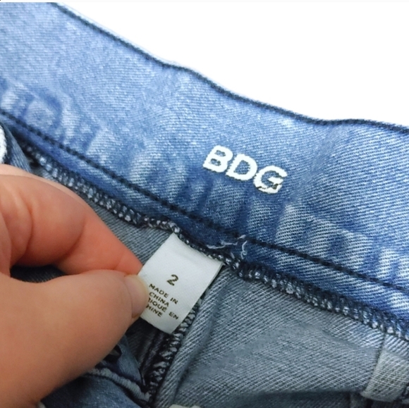 BDG Urban Outfitters Light Wash High  Waist Cuffed Denim Shorts Women's Size 2 - Picture 5 of 7